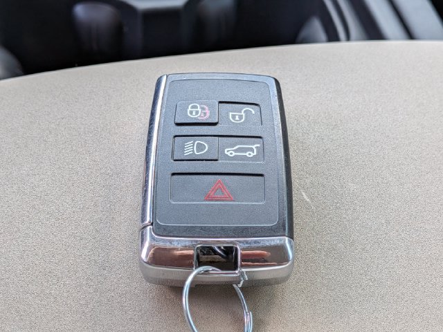 Used 2023 Land Rover Defender 110 SE AWD/4WD image 32