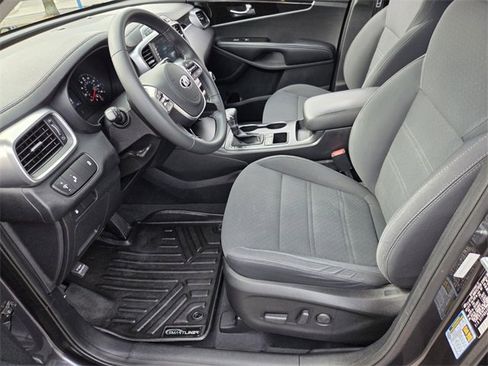 Used 2019 Kia Sorento LX w/ LX Convenience Package image 11