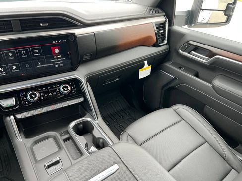 New 2026 GMC Sierra 2500 Denali w/ Denali Reserve Package AWD/4WD image 40