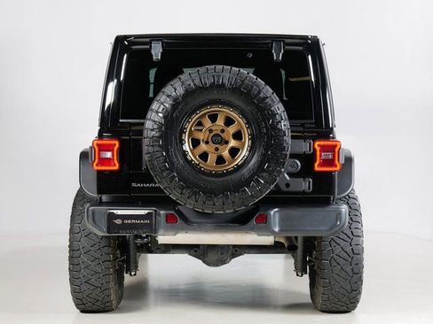 Used 2025 Jeep Wrangler Unlimited Sahara w/ Technology Group AWD/4WD image 7