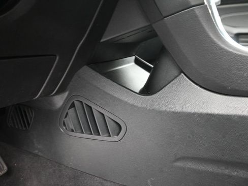 Used 2024 Ford Edge Titanium image 19