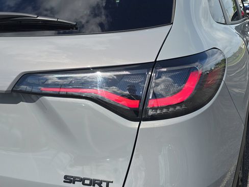 Certified 2025 Honda HR-V Sport image 8