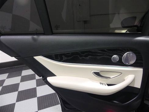 Used 2017 Mercedes-Benz E 300 4MATIC image 26