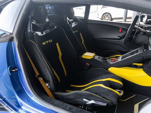 Used 2022 Lamborghini Huracan STO RWD image 23