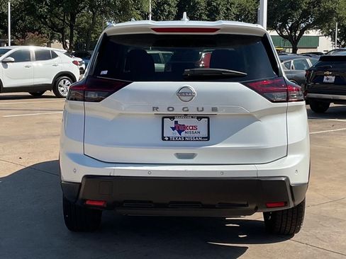Used 2025 Nissan Rogue SV FWD image 5