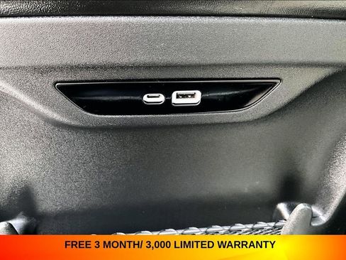 Used 2025 Chrysler Pacifica Limited FWD image 37