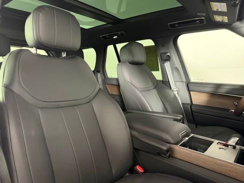 Used 2025 Land Rover Range Rover SE image 32