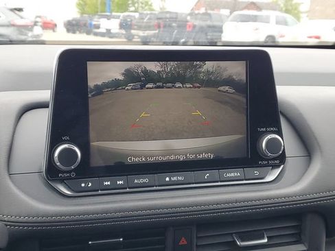 Used 2025 Nissan Rogue SV AWD/4WD image 23