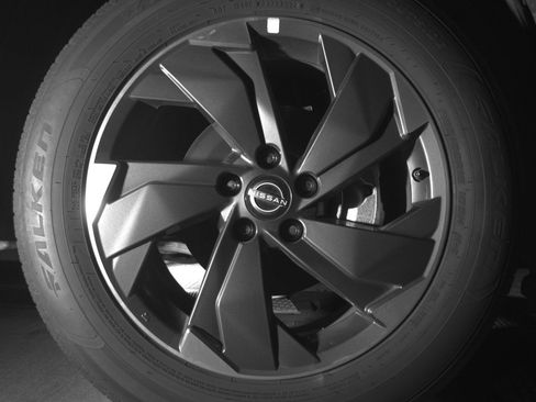 Used 2025 Nissan Rogue SV FWD image 13