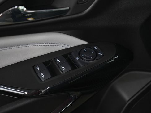 Used 2024 Chevrolet Trax LT w/ Sunroof Package image 20