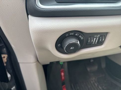 Used 2017 Chrysler Pacifica Touring-L Plus w/ Advanced Safetytec Group image 13