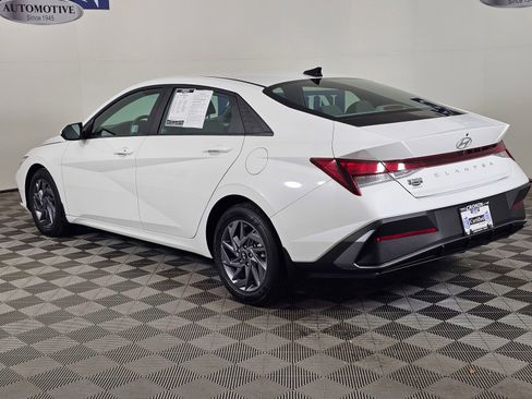 Used 2024 Hyundai Elantra SEL image 3