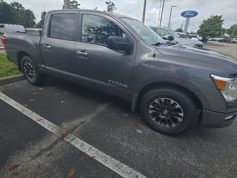 Used 2021 Nissan Titan SV w/ SV Convenience Package RWD image 4