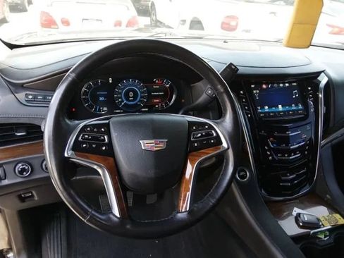 Used 2016 Cadillac Escalade Premium AWD/4WD image 4