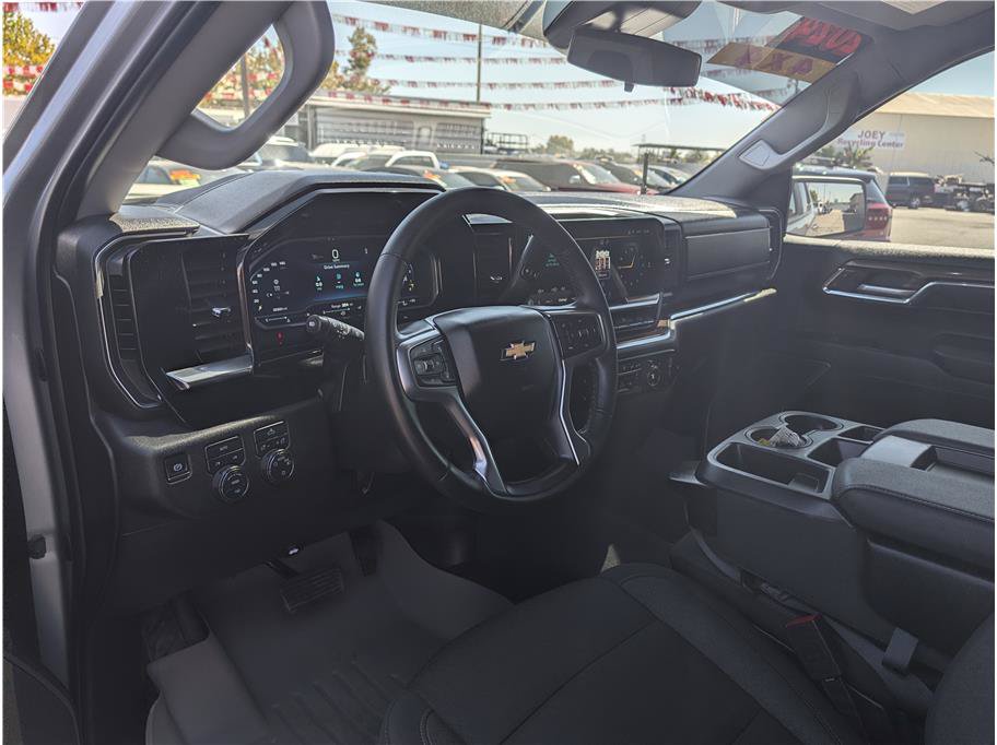 Used 2024 Chevrolet Silverado 1500 LT AWD/4WD image 5