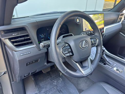 Used 2024 Lexus GX 550 AWD/4WD image 14