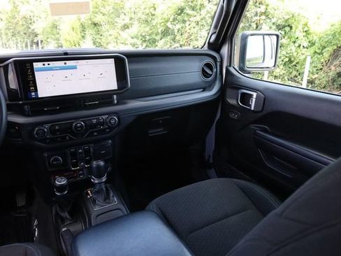 Used 2024 Jeep Wrangler Unlimited Rubicon 4xe AWD/4WD image 27