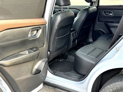 Used 2021 Nissan Rogue SL image 26