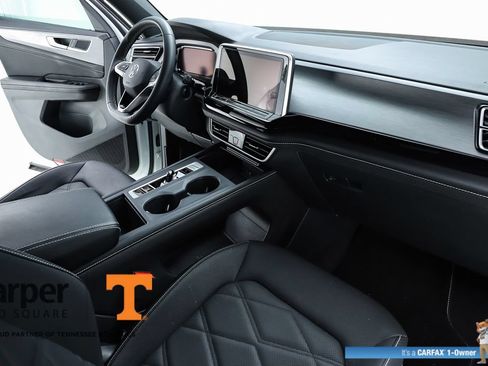 Used 2024 Volkswagen Atlas Cross Sport SE FWD image 31