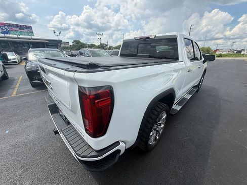 Used 2022 GMC Sierra 1500 Denali w/ Technology Package AWD/4WD image 3