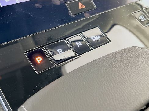 Used 2025 INFINITI QX80 Sensory AWD/4WD image 17