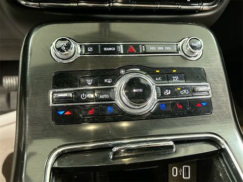 Used 2022 Lincoln Nautilus Reserve w/ Equipment Group 202A image 17