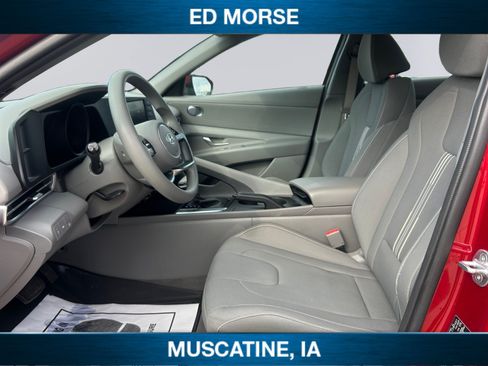Used 2023 Hyundai Elantra SEL FWD image 9