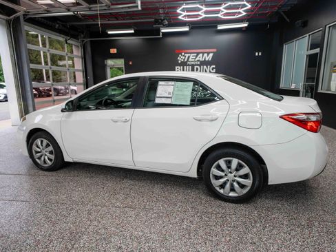 Used 2015 Toyota Corolla LE FWD image 2