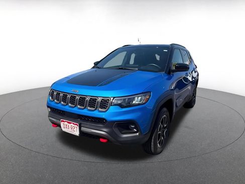 Used 2025 Jeep Compass Trailhawk AWD/4WD image 7