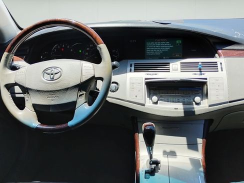 Used 2010 Toyota Avalon XLS FWD image 9