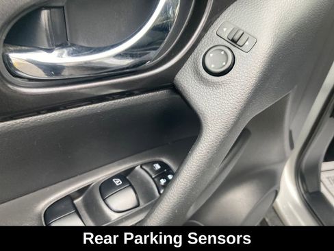 Used 2020 Nissan Rogue SV image 14