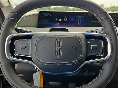 New 2025 Lincoln Navigator L Reserve AWD/4WD image 21