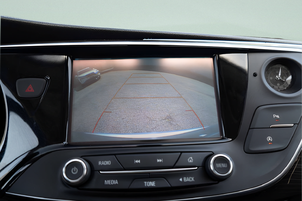 Used 2019 Buick Envision Essence FWD image 25