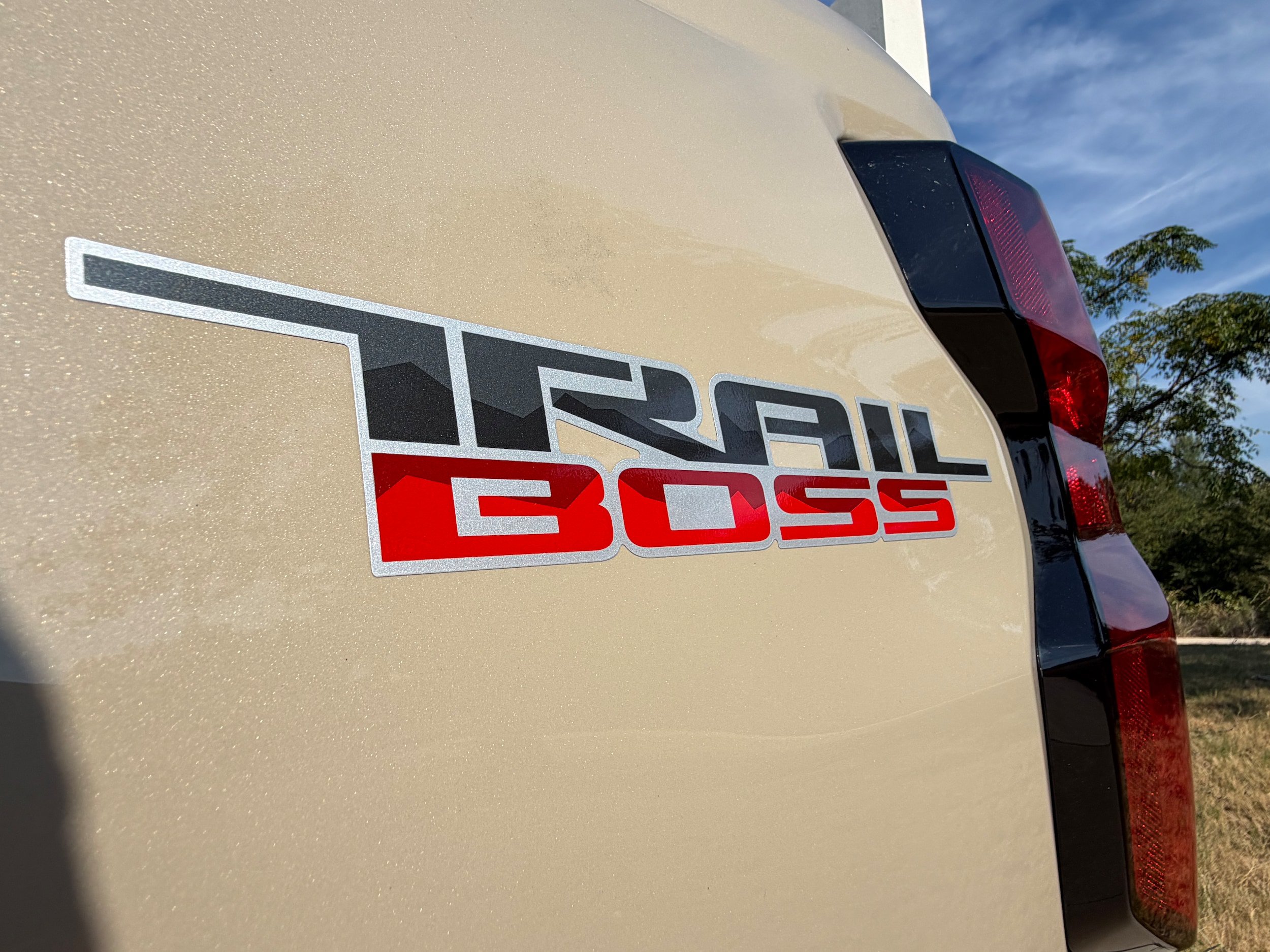 Used 2023 Chevrolet Colorado Trail Boss w/ LPO, Dark Essentials Package AWD/4WD image 9