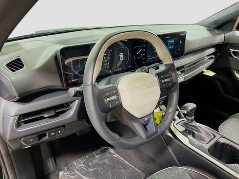 New 2025 Kia K4 GT-Line image 9