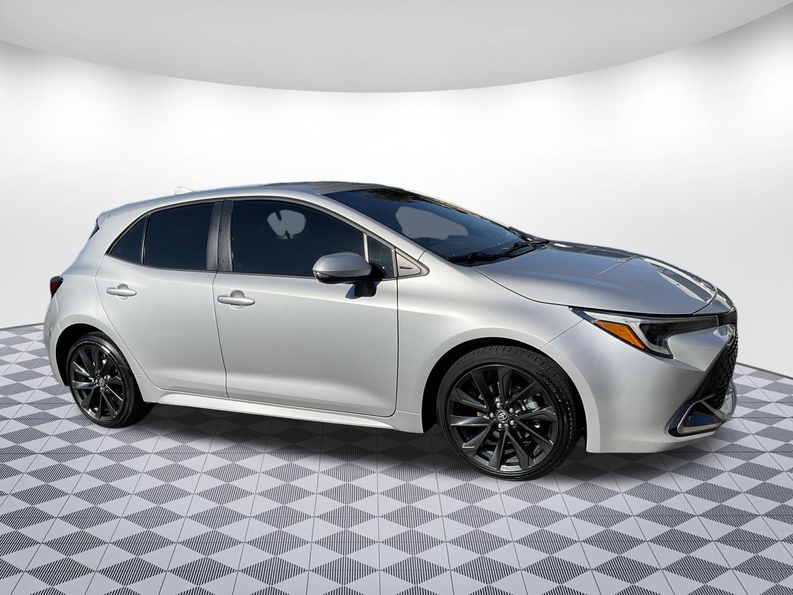 Used 2025 Toyota Corolla XSE FWD image 1