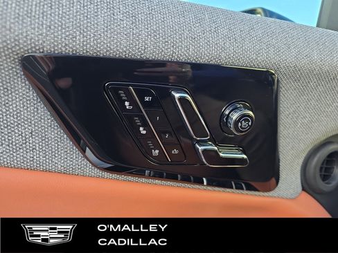 New 2026 Cadillac Optiq Luxury 2 w/ LPO, Floor Liner Package image 17