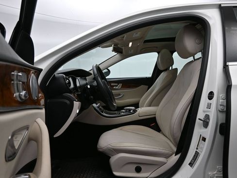 Used 2018 Mercedes-Benz E 300 4MATIC image 22