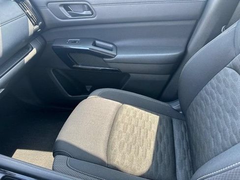 Used 2025 Nissan Pathfinder SV AWD/4WD image 27
