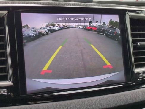 Used 2024 Chrysler Pacifica Touring-L image 17