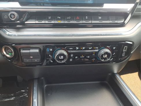 Used 2024 Chevrolet Silverado 2500 High Country w/ High Country Premium Package AWD/4WD image 24