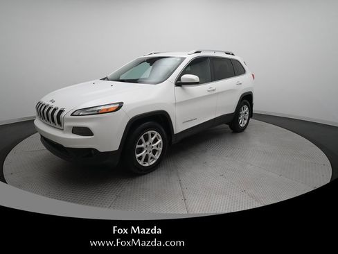 Used 2016 Jeep Cherokee Latitude w/ Cold Weather Group image 1
