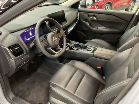 Used 2024 Nissan Rogue SL image 10