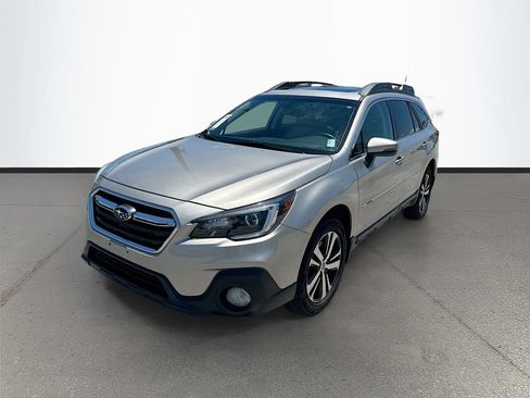 Used 2018 Subaru Outback 2.5i Limited AWD/4WD image 3