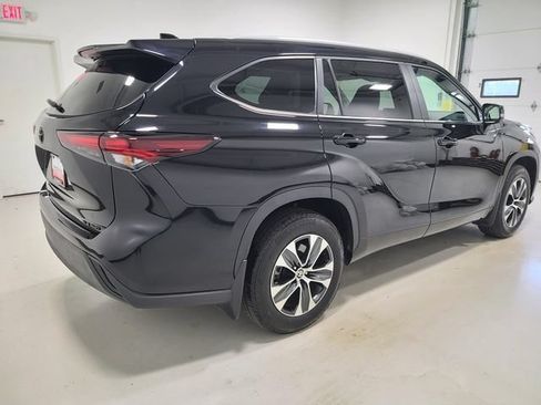 Certified 2026 Toyota Highlander XLE AWD/4WD image 8