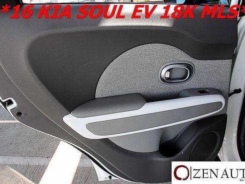 Used 2016 Kia Soul EV FWD image 34