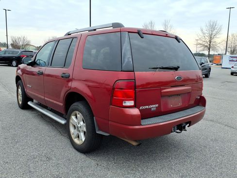 Used 2005 Ford Explorer XLT image 4