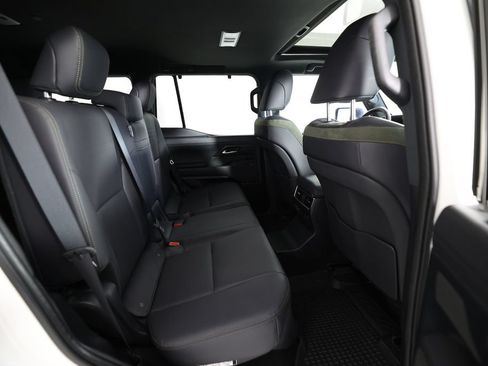 Used 2024 Lexus GX 550 AWD/4WD image 11