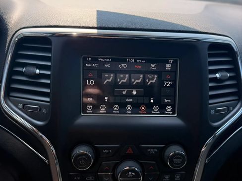 Used 2018 Jeep Grand Cherokee Limited AWD/4WD image 15