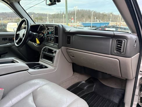 Used 2005 Chevrolet Avalanche 2500 w/ Preferred Equipment Group image 27